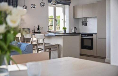 GUT KLETKAMP "Mühlenhof 5" - Ruhige Ferienwohnung mit 3 Schlafzimmern I Terrasse mit See- & Naturblick I Gemeinschaftsgarten I 15 Min zur Ostsee I Küche I Parkplatz I Waschmaschine I WLAN - Foto 15