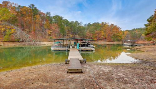 Steps to Lake Lanier Wooded Escape with Boat Dock - Foto 4