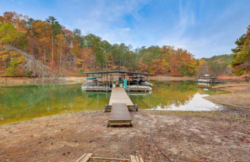 Steps to Lake Lanier Wooded Escape with Boat Dock - Foto 4