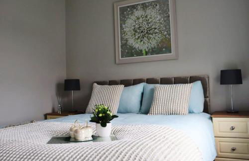 Last-Minute Escape l The Grey Door 2 Bed Cottage Banbridge Parking Private Garden l Nestled Property Management - Foto 1