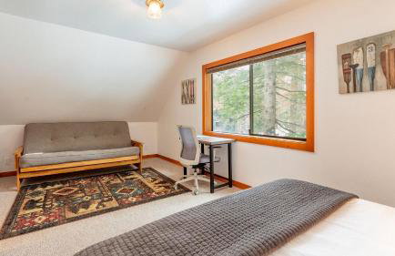 Minutes to Skiing & Lake Hot Tub, Fire Pit, Deck Indigo Owl by Avantstay - Foto 42