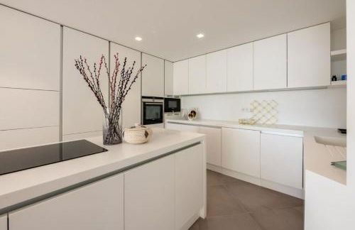 Modern Oasis: 4 Bedroom Villa in Ibiza City, 1263 - Foto 17