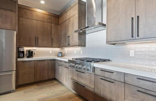 Mountain House PC, Snowy Lake Views Private Hot Tub, New Build, Jordanelle Lake! - Foto 8