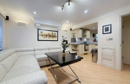 Elegant 4-Story Townhouse Near Victoria Station - Foto 27