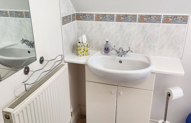 Cottage Sleeps 4 - Pet Friendly w Free Parking - Foto 7