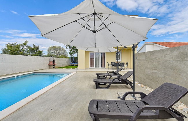 Modern Villa With Private Hydromassage Pool - Photo 22