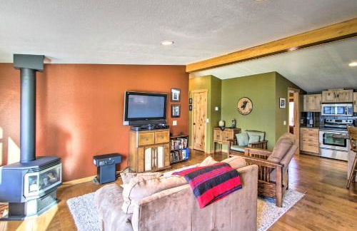 Lakefront Eatonville Cabin with Dock and Mtn Views! - Foto 5