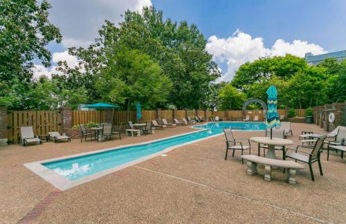 Music City Holiday, on Music Row, has POOL & Free Parking - Foto 10