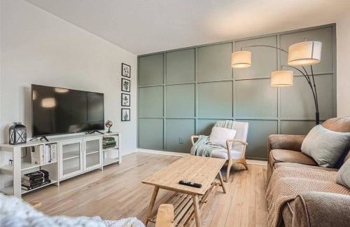 Serene, Spacious Home in Quiet Neighborhood with Fenced Yard - Foto 1