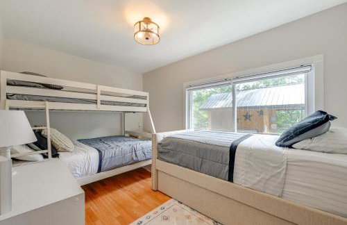 Private Hot Tub, Deck! Group Getaway in Friendship - Foto 18