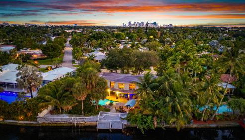 Waterfront Retreat: 7BR Villa with Pool Firepit - Foto 3, Other