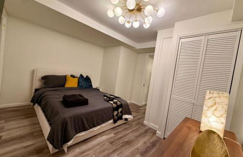 Gold Coast 2BR Suite Near Oak Street - Photo 2