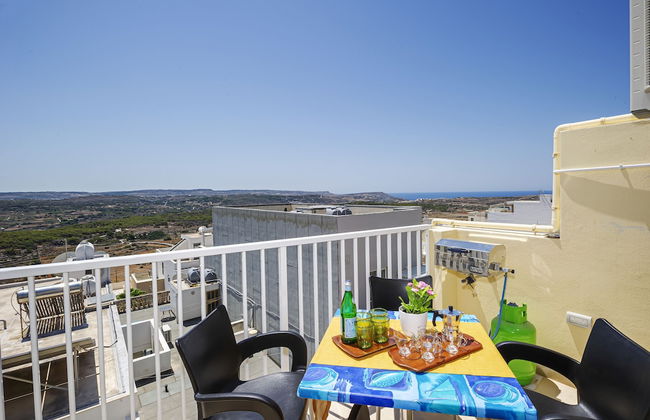 Summer Breeze Superior Apartment with Terrace by Getaways Malta - Foto 1