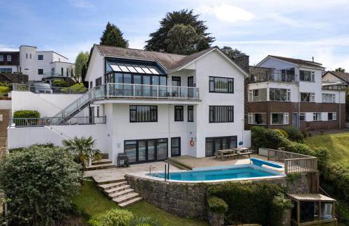 Stunning Property Seaviews, Private Pool & Parking - Photo 1