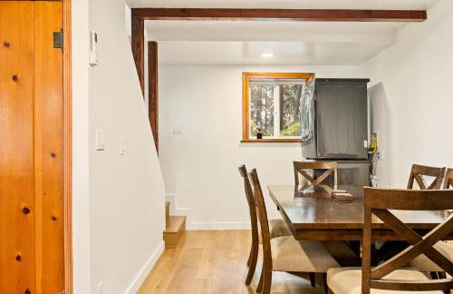 Cute Romantic Cabin With Hot Tub 5 Min from Lake - Foto 24