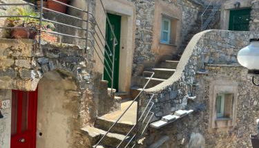 Spacious 2 bedroom condo - Photo 5