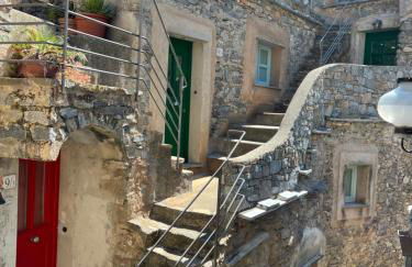 Spacious 2 bedroom condo - Photo 5