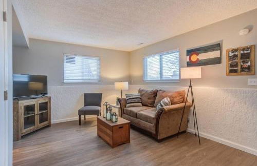 Romantic Getaway Base of Mountains Parks & Trails - Foto 2