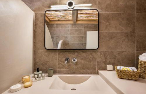 Lithos Luxury Pool Villa - Photo 19