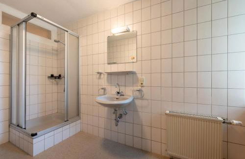 Grosse Gruppenunterkunft im Nationalpark Eifel mit Bar und Terrasse - Foto 116