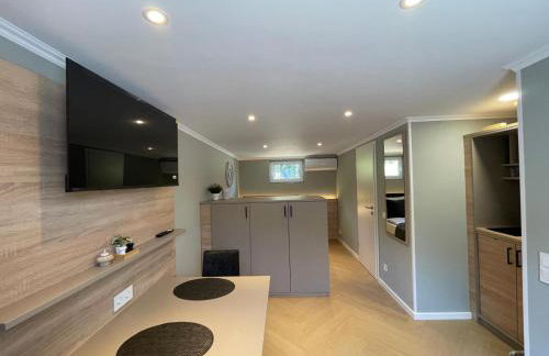 Five Studios - Premium Rooms with King Size Bed, Kitchen, AC, close to Ramstein Air Base - Foto 13