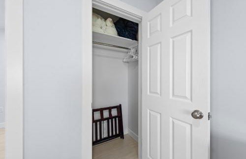 Heated Pool Home steps to the beach - Foto 12