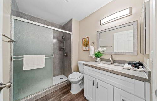 Entire Private Home with 2 Bedrooms 1 Bathroom, King Bed, Pool, Hot Tub, 2 Parking in Mira Mesa Available Now - Photo 30