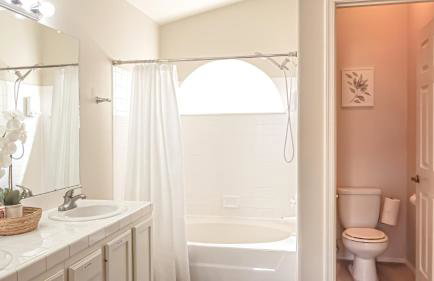 Pool-side Villa with Perfect Views - Foto 25