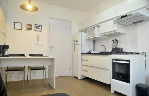 609-Apartamento Encantador, com 1 vaga de GARAGEM, Todo Mobiliado e Decorado, Edificio com Academia, Lavanderia, Excelente localização no Rebouças, Proximo ao Batel e Centro - Foto 2