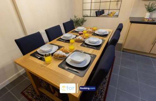 Large 2 Bedroom Apartment By The One Retreats Short Lets & Serviced Accommodation Horley Close To Gatwick Airport - Foto 23