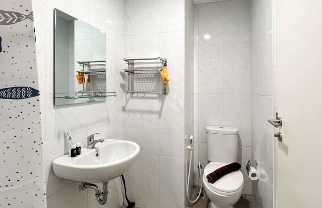 Modern Studio Room Apartment At Tamansari Skylounge Makassar - Foto 16