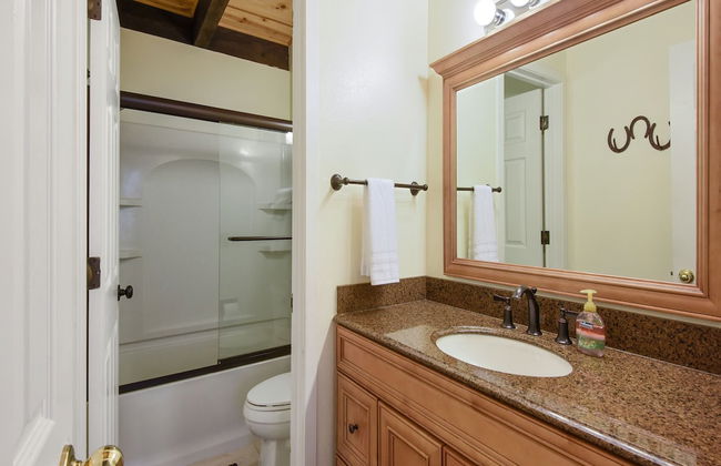 Enjoy Forest Views Retreat at Kingswood Village! - Photo 13