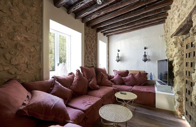 Hillside Villa With Sea-views - Photo 16