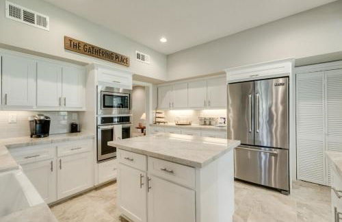 Stunning Waterfront Rental Property with Private Dock and Pool - Foto 10