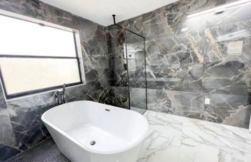 Modern Lakefront Home - Foto 8