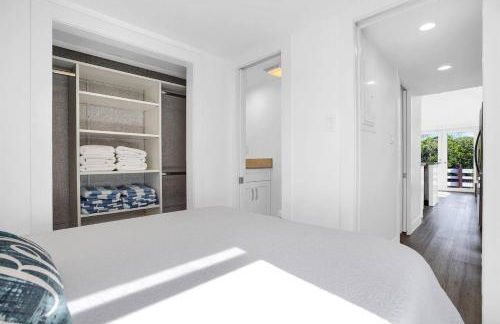 Tiny Home on Waterfront, Bay Views, Deck, Pool - Photo 9