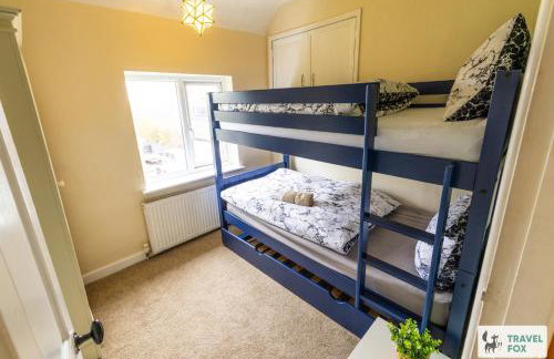 Smithy Bank Cottage - with free parking! - Photo 40