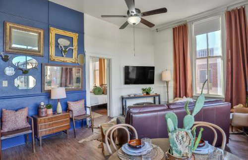 Historic Courthouse View- Chic Suite on Riverwalk - Foto 41