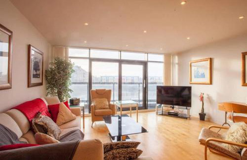 Apartment with river view next to hydro - Photo 2
