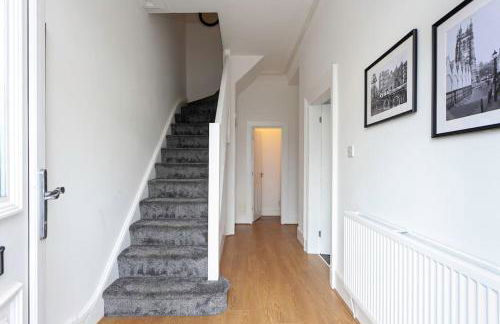 Spacious Comfortable house close to Etihad+parking - Foto 9