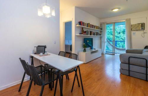 Flat no Humaitá com Piscina e Academia - Foto 1