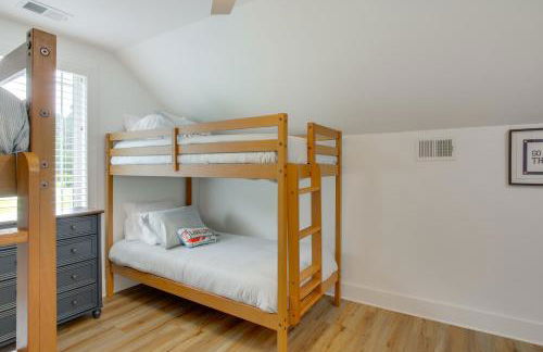 Lakefront Home with Hot Tub and Dock in Cross Hill! - Foto 28