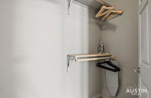 King Beds and Patio Dining in ATX West Campus Gem - Foto 20