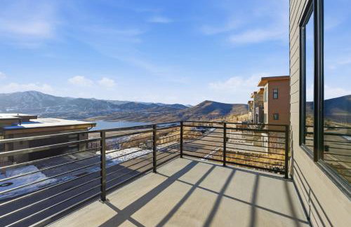 Luxury Hideout w Hot Tub Steam Shower - Photo 28
