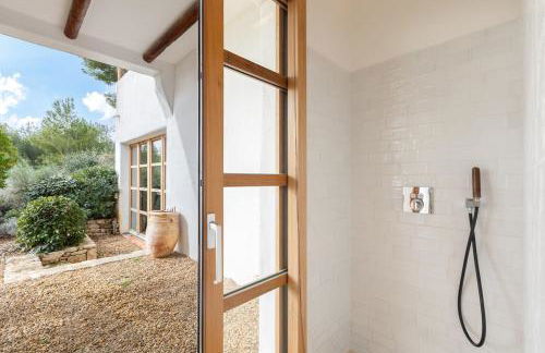 Beautiful villa and pool with sea view - Foto 19