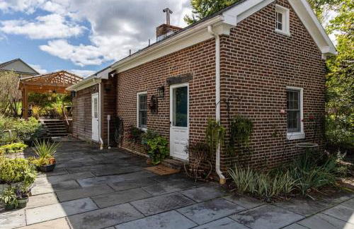 Historic Cottage Retreat-IG Cowboy Pool-Hot Tub - Photo 43