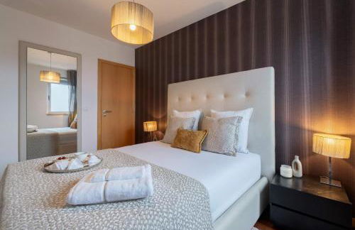 Modern Flat with Balcony & Garage by HostWise - Foto 7