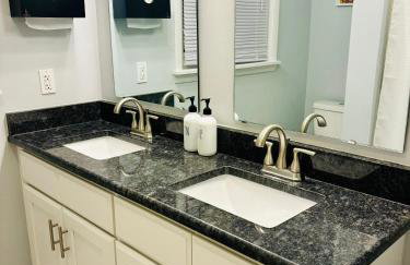 Raleigh Retreat with Pool Table, Grill & ADA Bath - Foto 19