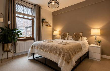 Modern City Center 2 Bedroom Apartment - Photo 2
