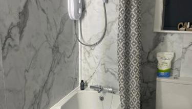 Almondbank Cottage - 2 Bedrooms, 8 miles from Portree Earlier check-in at 2pm - later departure time of 11am - Foto 3, Shower